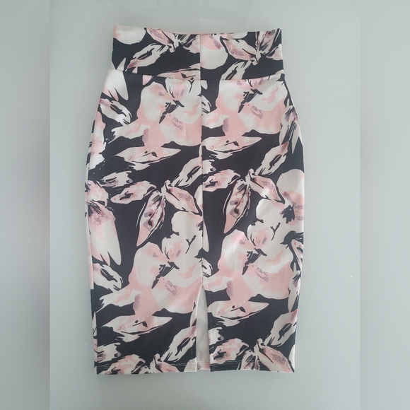 Revamped Black/White Floral High Waist Pencil Skirt Size Small - Picture 3 of 5